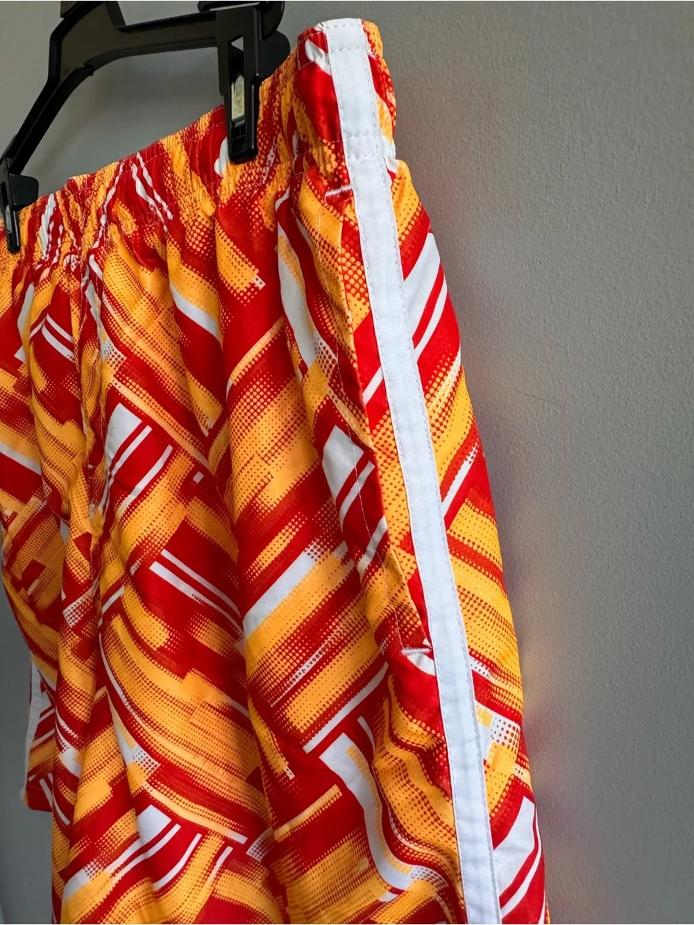 Nike Swim Trunks XL Red Orange Geometric Print‎ 9” Inseam Shorts